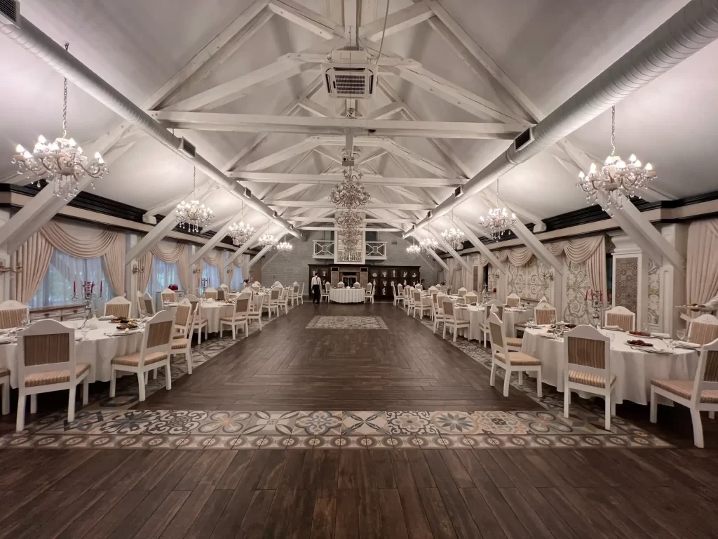 Аренда конференц-зала возле Кишинёва: как выбрать идеальное пространство для бизнес-мероприятий