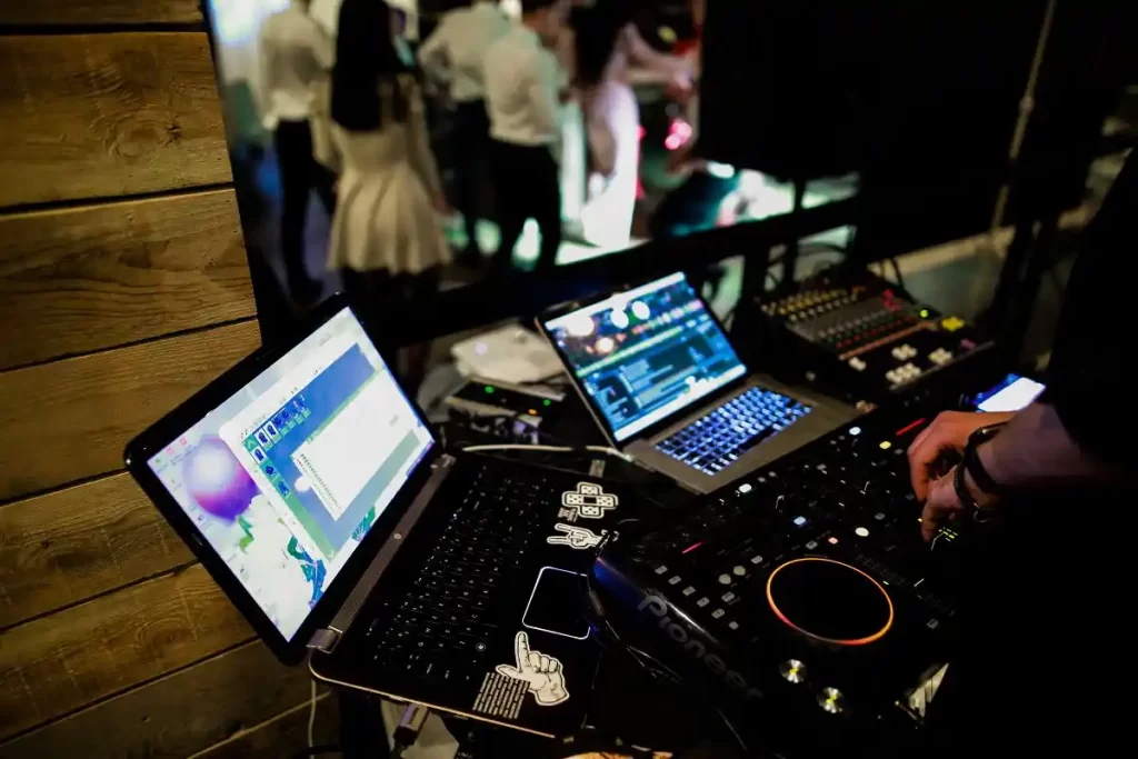 Проведи мероприятие в декабре и получи DJ в подарок